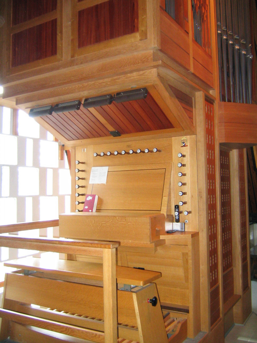 Tastatur, Pedale und Register der Orgel